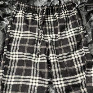 𝐁𝐥𝐚𝐜𝐤 𝐚𝐧𝐝 𝐖𝐡𝐢𝐭𝐞 𝐩𝐥𝐚𝐢𝐝 𝐩𝐚𝐣𝐚𝐦𝐚 𝐩𝐚𝐧𝐭𝐬